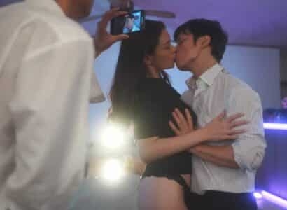 Uncen-Chồng đau lòng quay phim cho vợ làm tình với người đàn ông khác